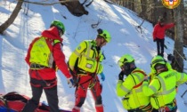 Scivola sulla neve per una cinquantina di metri: 53enne ferita gravemente