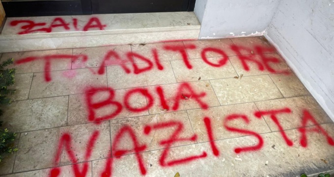 “Zaia traditore boia nazista”: imbrattati muri e porte della sede della Lega di Vicenza