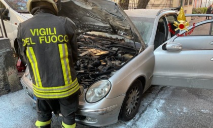 Perdita di gas dall'impianto Gpl: auto avvolta dalle fiamme