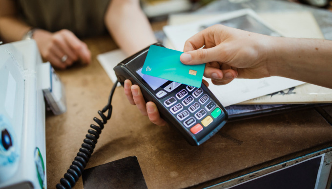 Gelateria rifiuta il pagamento con POS, il cliente chiama la Finanza e scatta la multa