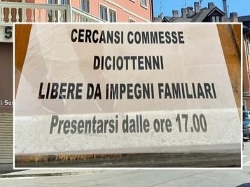 “Cercansi commesse diciottenni libere da impegni familiari”: impazza la polemica sul cartello in vetrina