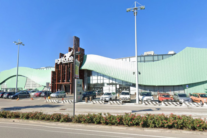 Madre, figlio e fidanzata in trasferta al centro commerciale per rubare 6 uova di Pasqua