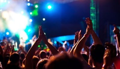 Accerchiato e aggredito in discoteca: 18enne finisce in ospedale