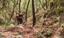 Perde l'equilibrio e ruzzola nel canale: 65enne aiutato dal Soccorso Alpino