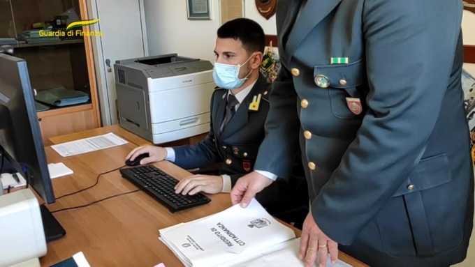 Dichiarano il falso per ottenere il reddito di cittadinanza: 19 denunciati, danno per 205mila euro