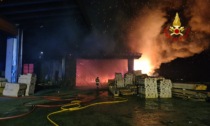 Foza, incendio in una falegnameria: in fiamme anche i macchinari di lavorazione