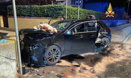 Tragedia a Bassano, auto si schianta contro un muretto: morto un 20enne di Nove