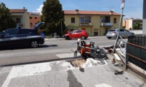 Villaverla, scontro auto-moto: centauro e passeggero sbalzati investono un pedone