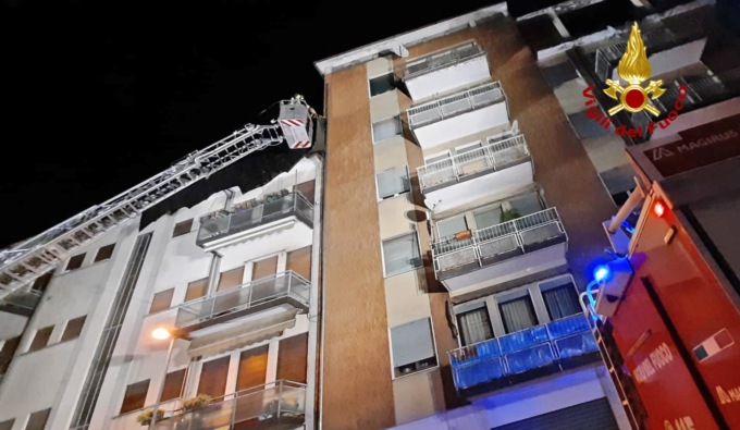 Maltempo nel Vicentino: sottopasso allagato e il tetto di un condominio scoperchiato