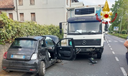 Rossano Veneto, scontro tra un'auto e un camion: ferita una giovane donna