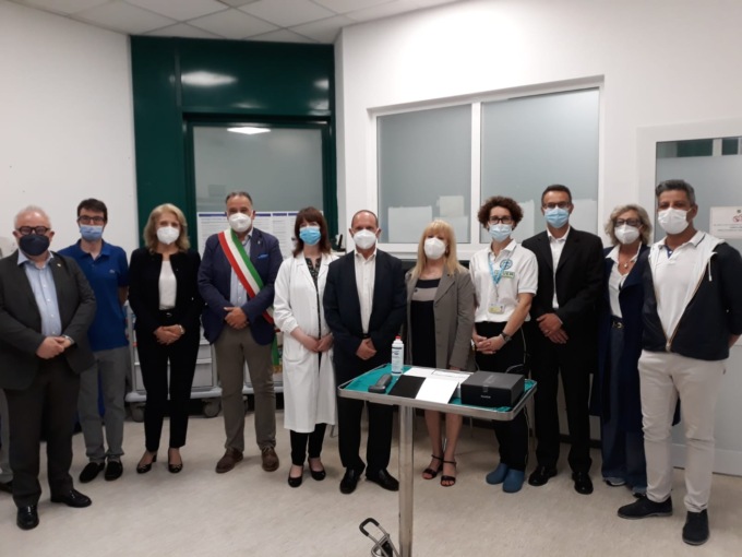 Rotary Club dona un nuovo ecografo portatile per l’ambulanza della Valle dell’Agno