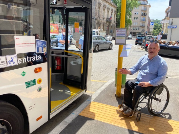 Abbattimento barriere architettoniche: interventi in 24 fermate del bus per 350mila euro