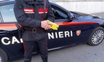 Litiga con i genitori e non collabora con i Carabinieri: i militari dell'Arma lo immobilizzano con il taser