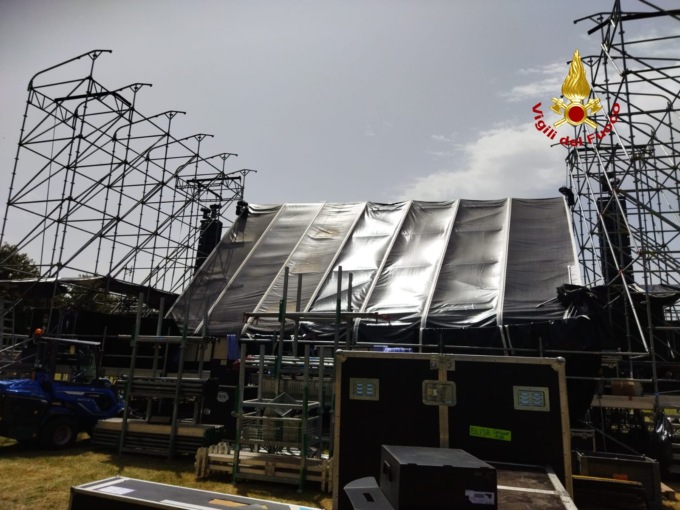 Crollo tettoia del palco di Elisa, Maestranze dello spettacolo Veneto: “Chi lavora è sempre l’ultima ruota di scorta”