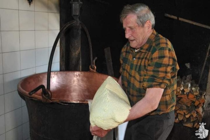 Addio Antonio Rodeghiero, storico casaro noto come il più esperto artigiano del formaggio Asiago