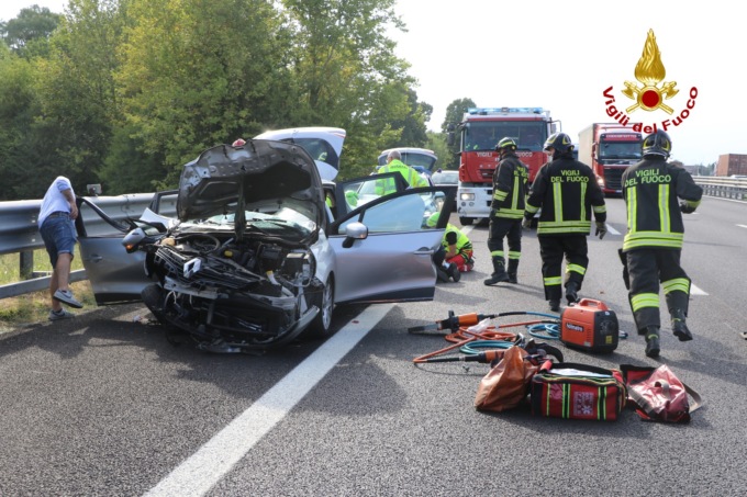 Tamponamento sull’autostrada A4: quattro feriti, di cui uno gravissimo