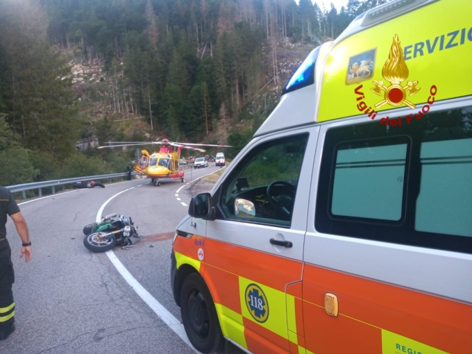 Scontro tra moto a Roana, tre centauri feriti