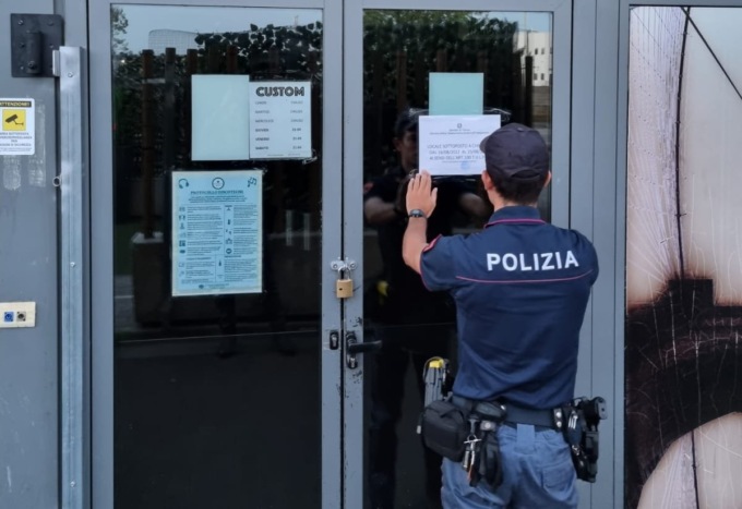 Giovane aggredito nel parcheggio del locale: disco bar “Custom” chiuso per 10 giorni