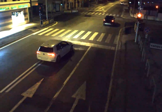 Semaforo all’incrocio di viale Dal Verme: 848 infrazioni nelle prime 2 settimane di agosto