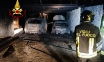 Altavilla, incendio di una pompeiana: due auto completamente distrutte