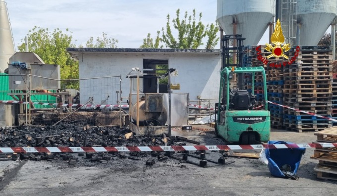 Zermeghedo, in fiamme dei bancali di legno nel piazzale della ditta: morto un 48enne