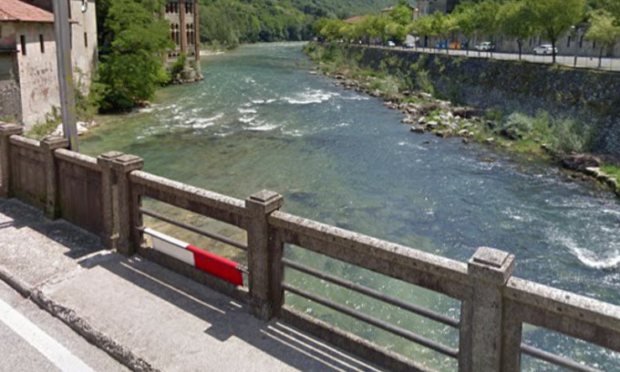 “Voglio buttarmi, sono stanca di soffrire per questa malattia”: donna sul ponte salvata dai Carabinieri