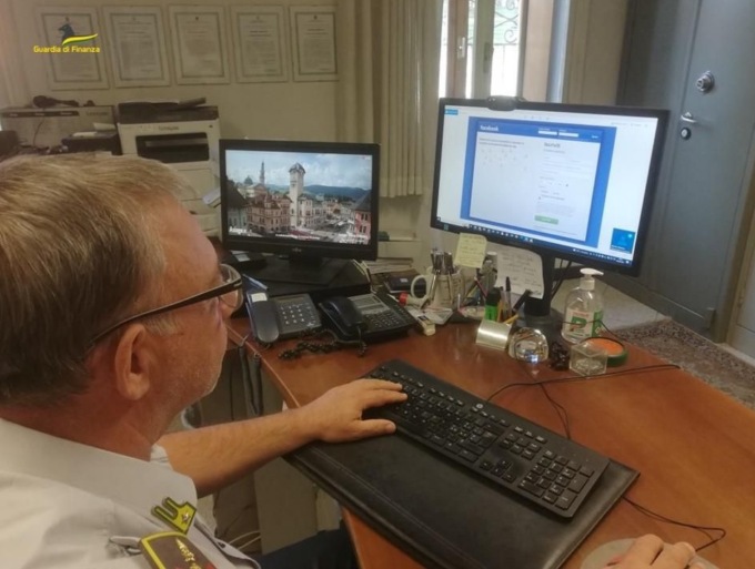 Insulti social contro le Forze dell’Ordine dopo la chiusura del locale: denunciato