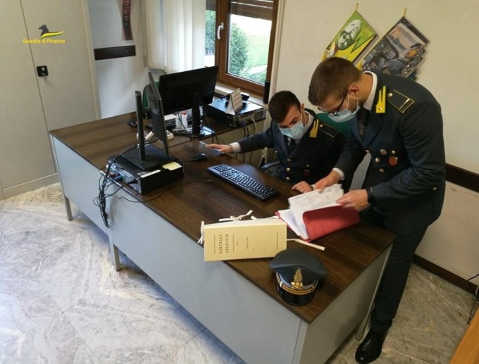 Finti acquisti e vendite di grandi quantità di elettrodomestici: sequestri per oltre 475mila euro