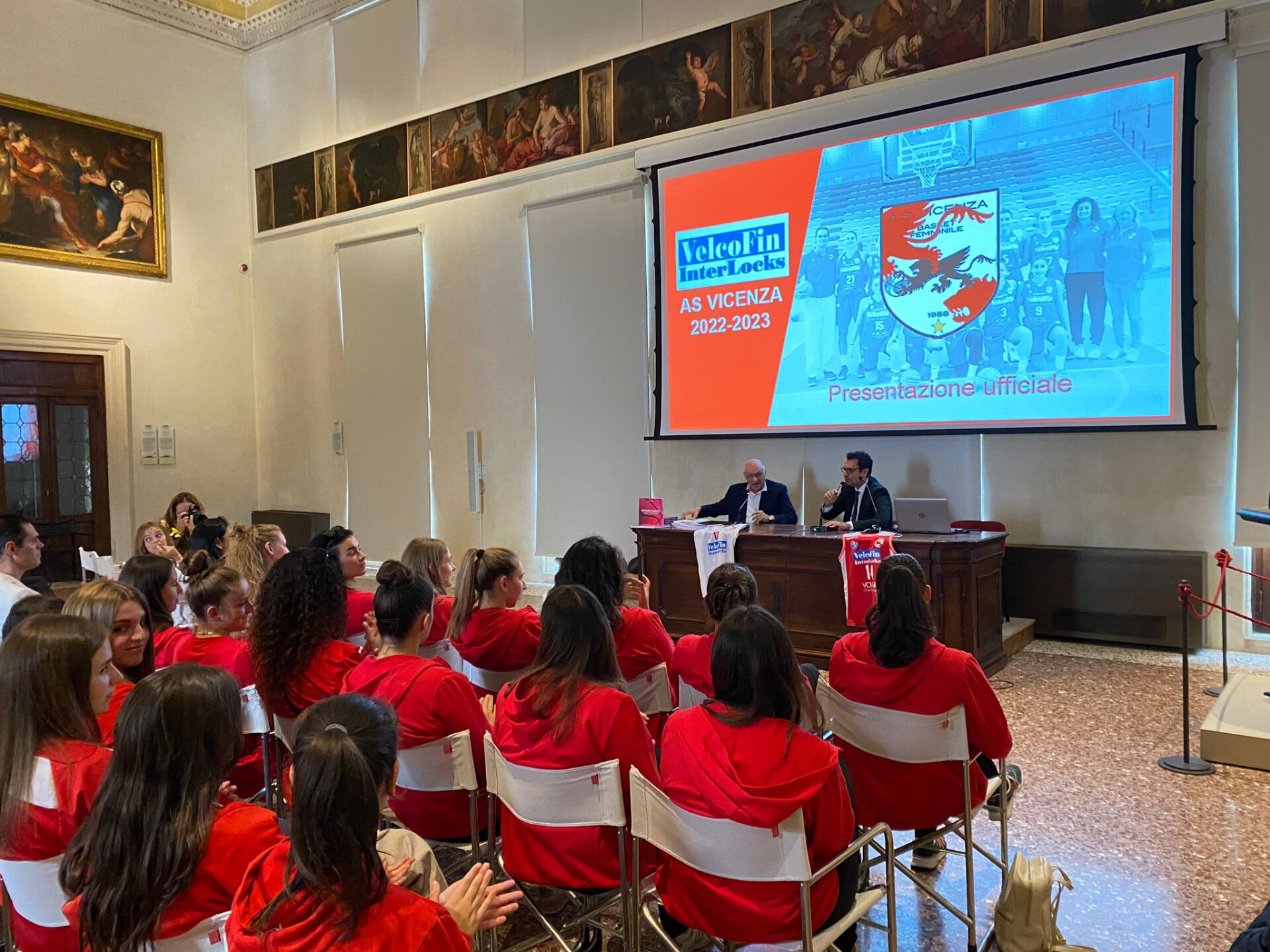 326200-rucco_presentazione_pallacanestro_femminile_as_vicenza_3