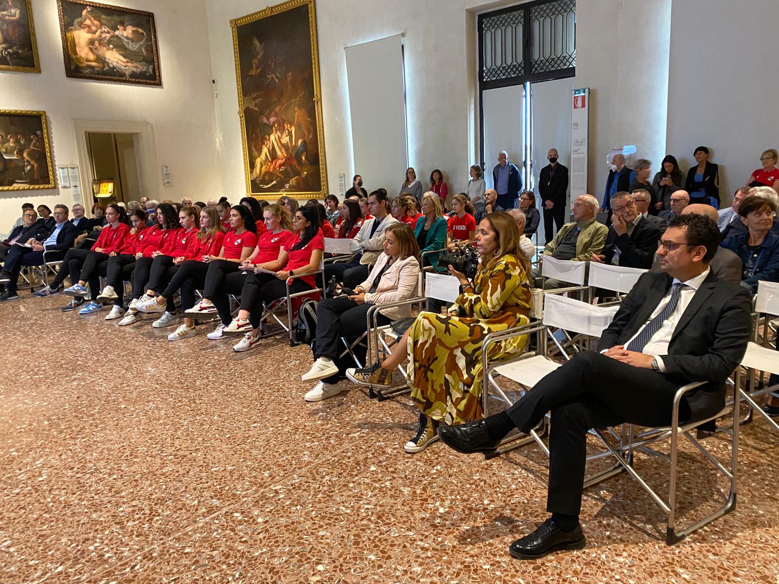 326204-rucco_presentazione_pallacanestro_femminile_as_vicenza_12