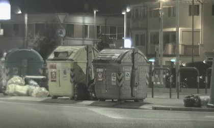 Auto "civetta" della Polizia locale usate per pizzicare i cittadini incivili con telecamere nascoste