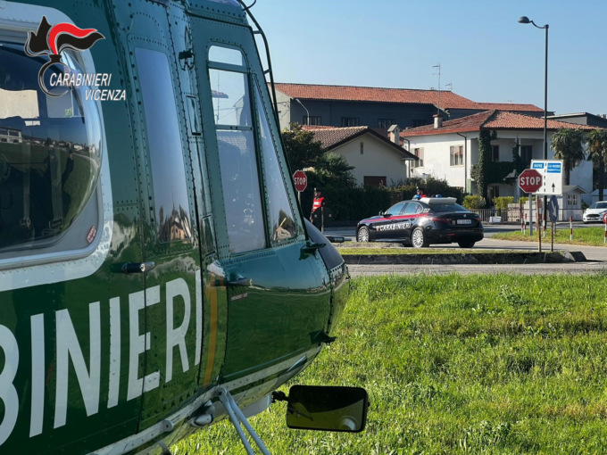 Ruba l’auto del Comune e finge di essere un dipendente: è tutta una copertura per fare razzie nelle scuole e nelle associazioni
