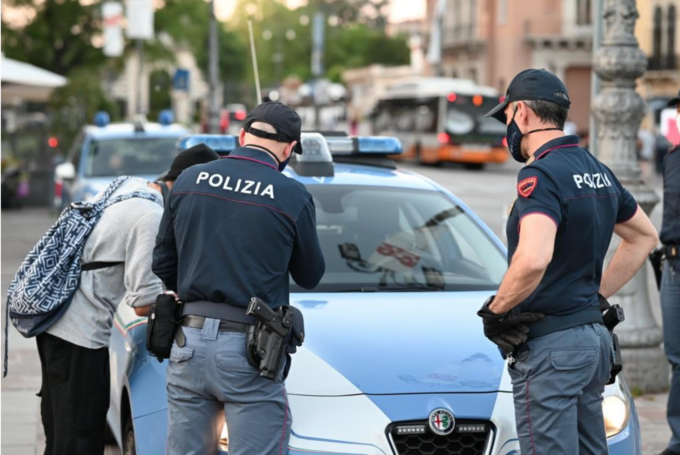 Pattuglione per la sicurezza nelle aree più sensibili della città: 170 persone identificate, in sei dovranno lasciare l’Italia