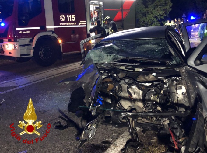 Brogliano, violento frontale tra due auto: tre feriti di cui due gravi