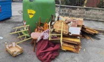Furbetti pizzicati mentre abbandonano i rifiuti: sanzioni per 1.800 euro