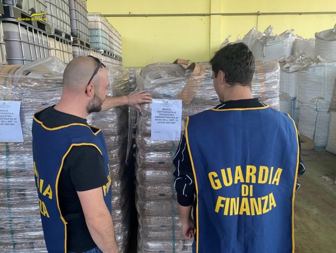 Società vicentina importava pellet turco dalla Svizzera, sequestrati 1.559 sacchi pronti alla vendita sui social