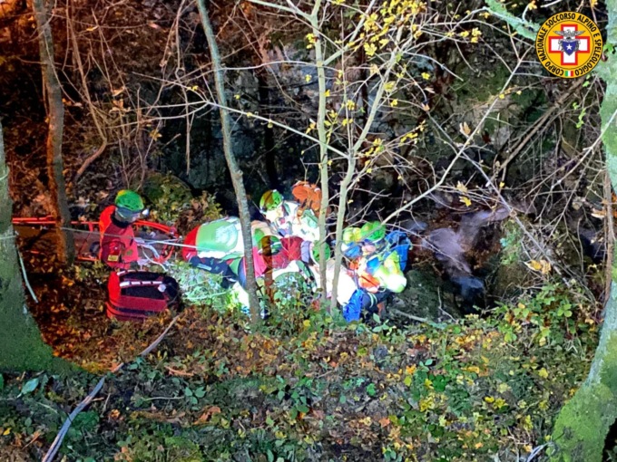 Scivola per 30 metri in una scarpata, 52enne salvato dal soccorso alpino di Arsiero