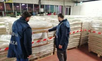 Producono pellet all'estero e lo spacciano per "made in Italy": maxi sequestro