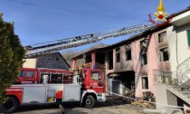 Le immagini della casa distrutta dalla fiamme a Castelvecchio