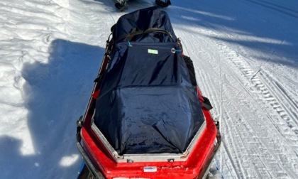 Sciatore cade sbattendo il fianco sulle piste da fondo, salvato dal soccorso alpino