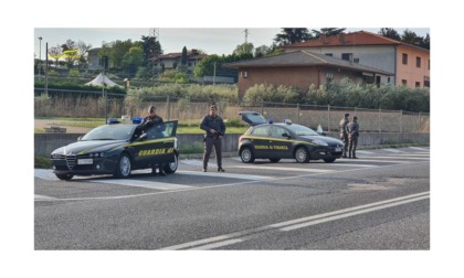 Fiamme gialle in azione, il fiuto di Ray non sbaglia: denunciato un rumeno per spaccio