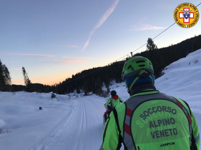 Infortunio sulla pista di fondo: sciatore 60enne cade e viene soccorso