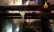 Thiene, le foto dell'incendio alla pompeiana della casa: "salvata" un'auto parcheggiata lì vicino