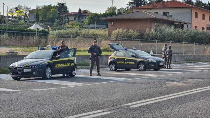 Scoperte fatture false per mezzo milione di euro, scatta il sequestro di beni per oltre 100mila euro
