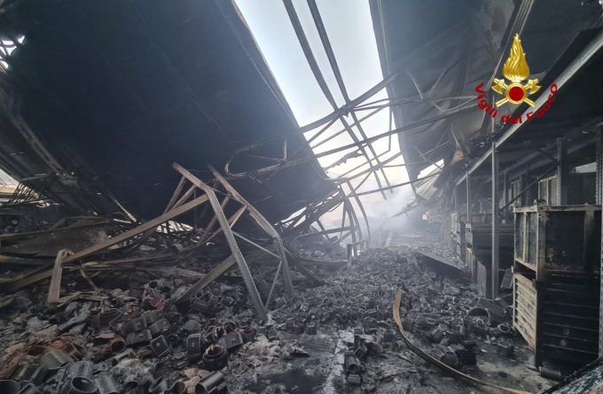 Incendio Nidec Gambugliano, ancora focolai sotto le macerie