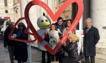 Vicenza si trasforma nella città dell'amore, tra selfie e messaggi... fatti col cuore
