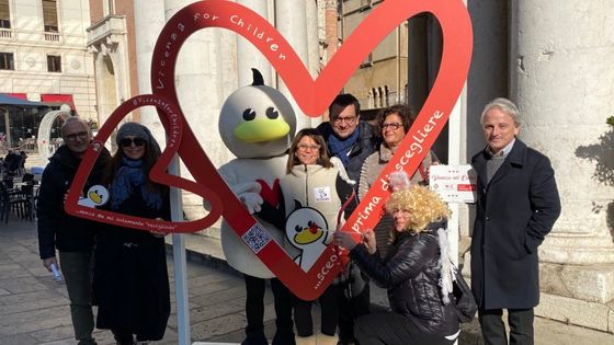 Vicenza si trasforma nella città dell’amore, tra selfie e messaggi… fatti col cuore