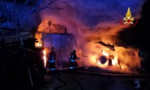 Le fiamme hanno divorato un capannone agricolo a Sarego, i danni sono ingenti