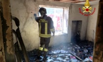 Le fiamme hanno divorato una delle stanze, fortunatamente la casa era disabitata