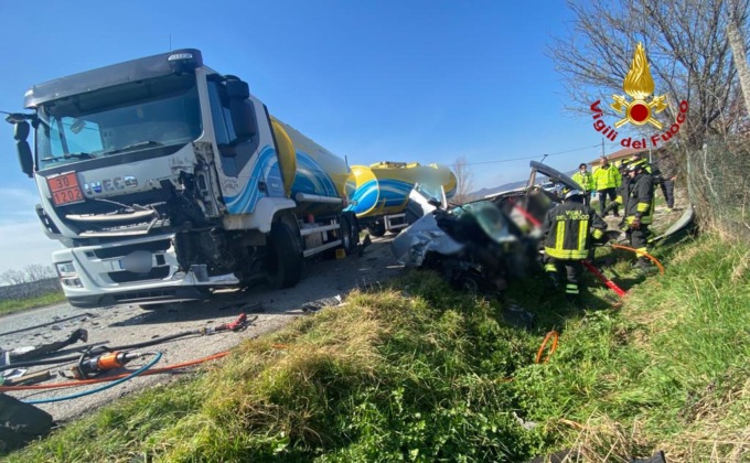 Tragico frontale con l’autocisterna a Gambellara: morto un 86enne alla guida di una Peugeot 206